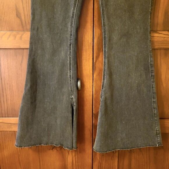 Hollister High Rise Flare Split Hem Black Size 3 Short - Picture 3 of 6